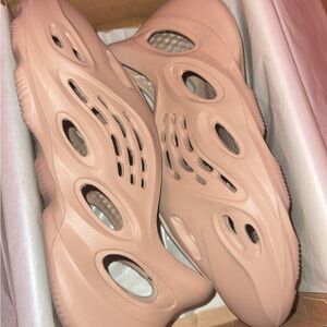 Adidas Yeezy Men's Clay Foam Runner size 10 new